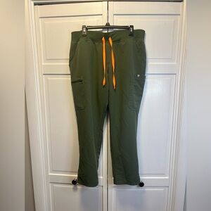 Figs Women’s Yola Skinny Scrub Pants 2.0 Size XL/ Petite Color Green